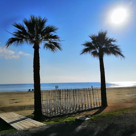 Ithaki Phinikoudes Apartment No. 207 Larnaca Bagian luar foto