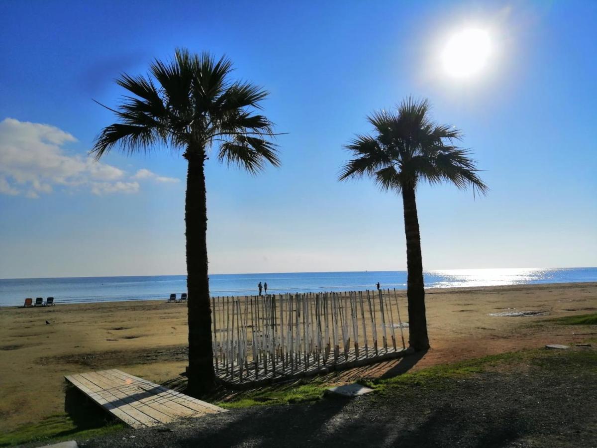 Ithaki Phinikoudes Apartment No. 207 Larnaca Bagian luar foto